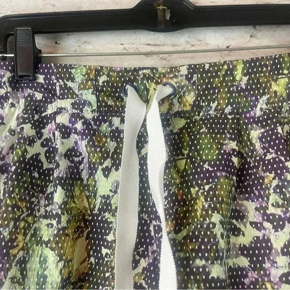 Lululemon Women's Size 6 Spring Break Away Short Tie Waist Floral Sport Multi - Picture 3 of 9